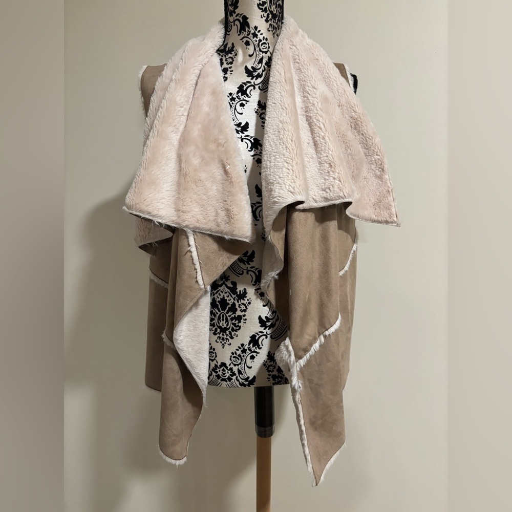 Sherpa lined suede Vest - Picture 1 of 6